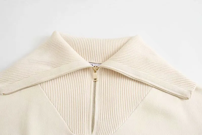 KNITTED ZIP-UP SWEATER